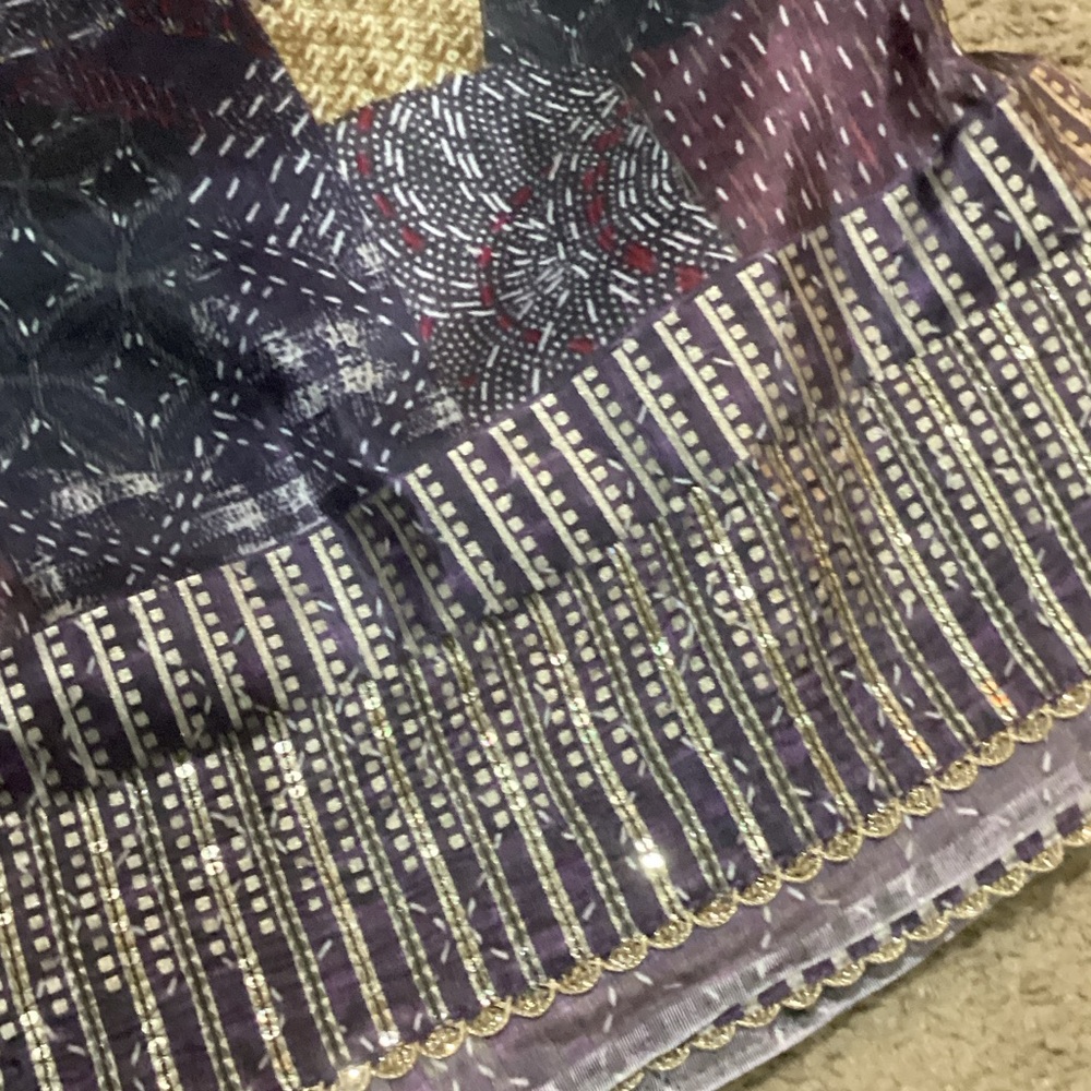 Elegant Purple and Gold Women's designer saree - Picture 3 of 13